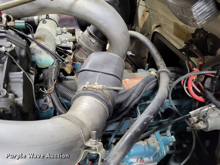 image for item LR9096 1996 International 4900  pumper fire truck