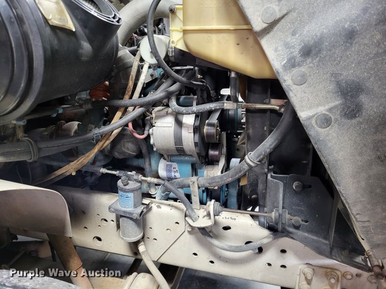 image for item LR9096 1996 International 4900  pumper fire truck