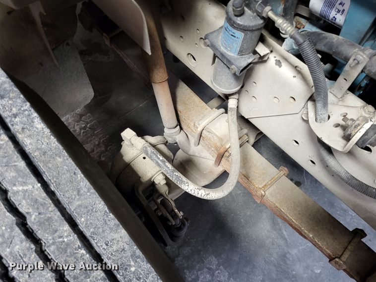 image for item LR9096 1996 International 4900  pumper fire truck