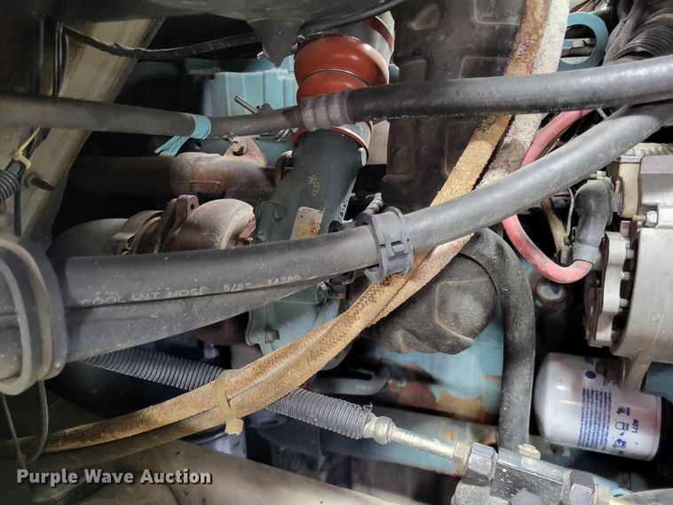 image for item LR9096 1996 International 4900  pumper fire truck