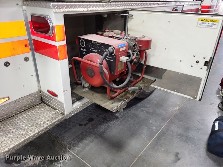 image for item LR9096 1996 International 4900  pumper fire truck