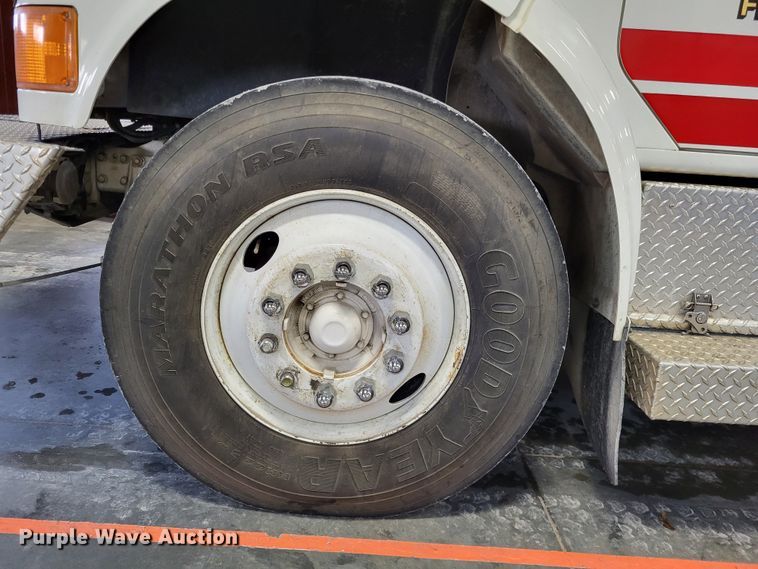 image for item LR9096 1996 International 4900  pumper fire truck