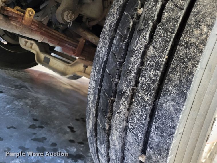 image for item LR9096 1996 International 4900  pumper fire truck