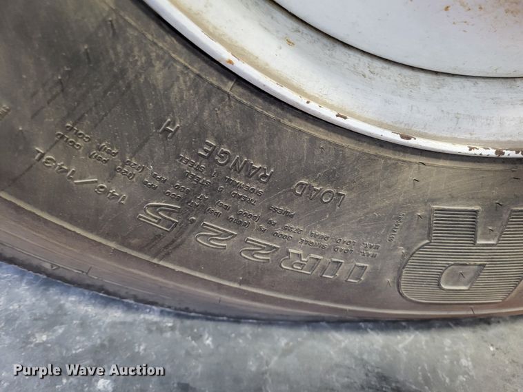 image for item LR9096 1996 International 4900  pumper fire truck