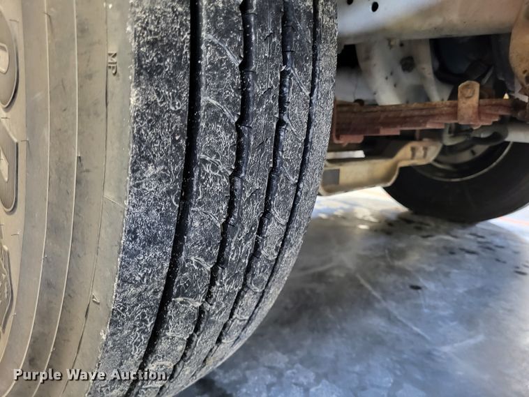 image for item LR9096 1996 International 4900  pumper fire truck