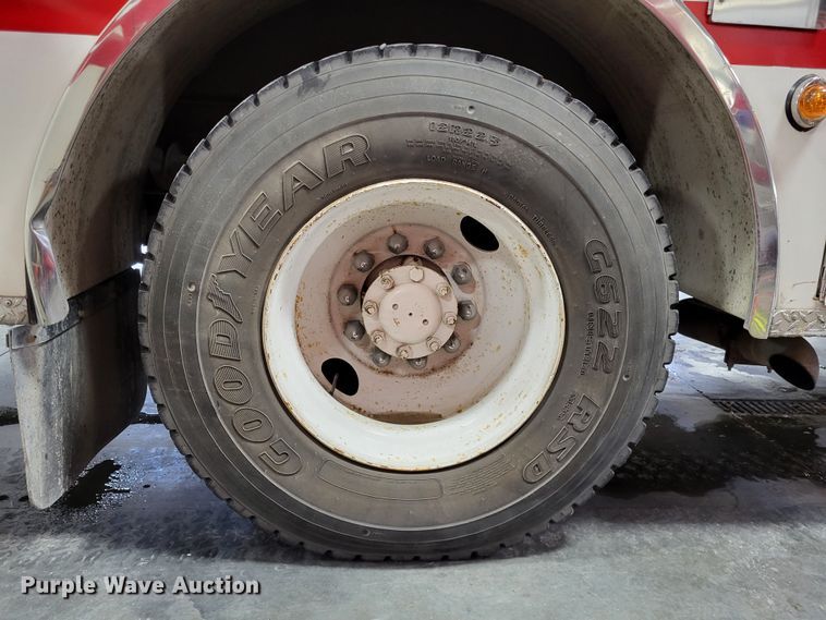 image for item LR9096 1996 International 4900  pumper fire truck