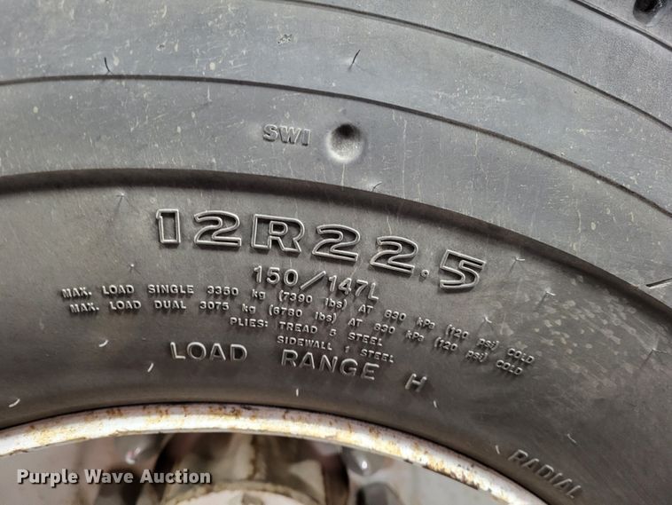 image for item LR9096 1996 International 4900  pumper fire truck