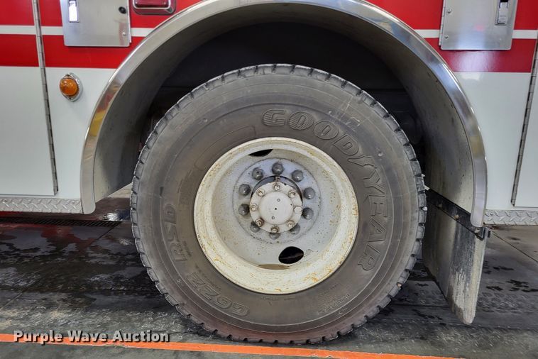 image for item LR9096 1996 International 4900  pumper fire truck