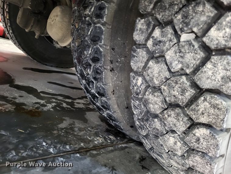 image for item LR9096 1996 International 4900  pumper fire truck