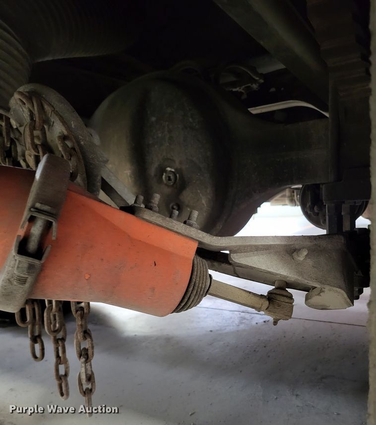 image for item LR9096 1996 International 4900  pumper fire truck