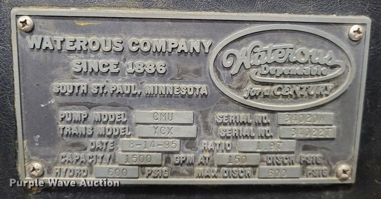 image for item LR9096 1996 International 4900  pumper fire truck