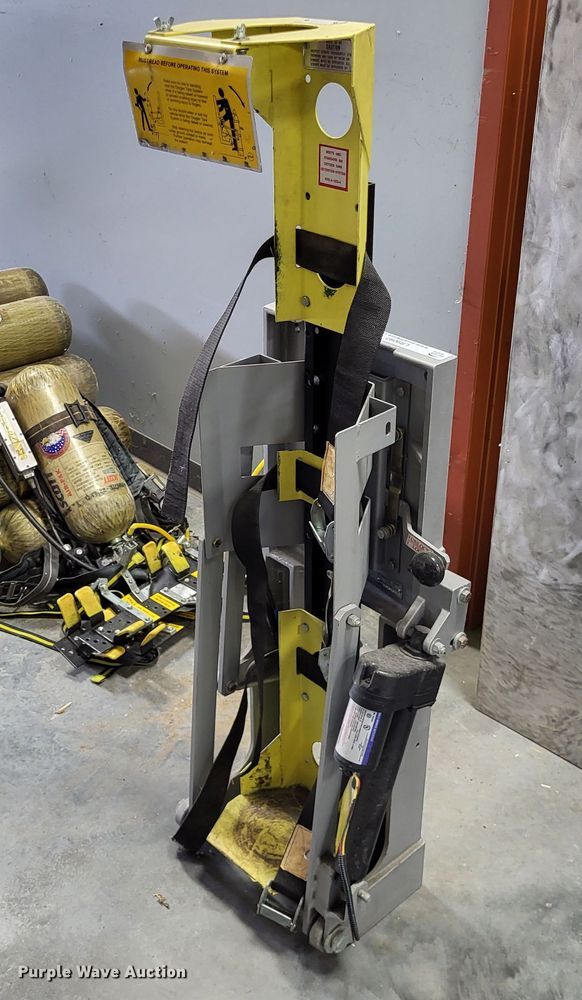 image for item LR9097 Ziamatic QR-MV  oxygen tank lift