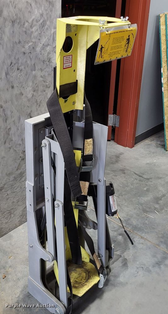 image for item LR9097 Ziamatic QR-MV  oxygen tank lift