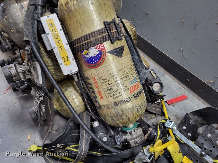 image for item LR9098 (27) Scott air tanks