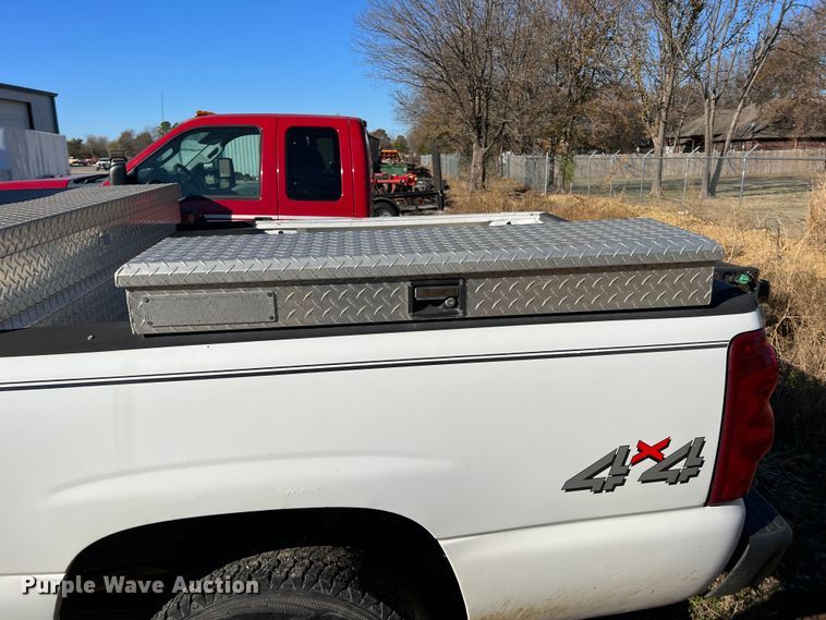 image for item LS9950 2003 Chevrolet Silverado 1500  pickup truck