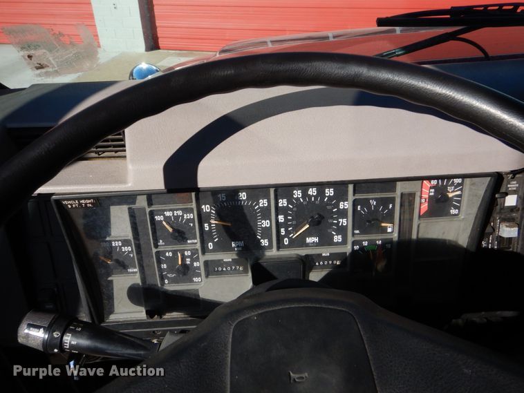 image for item LS9960 1997 International Pierce EA753  pumper fire truck