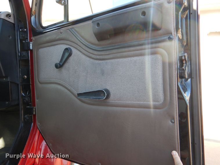 image for item LS9960 1997 International Pierce EA753  pumper fire truck