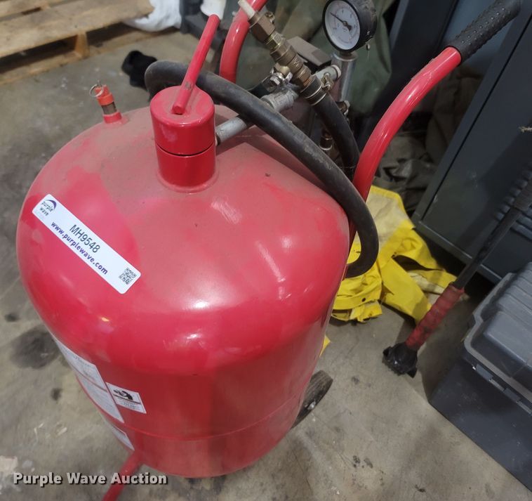 image for item MH9548 2015 Grizzly T27158  sandblaster