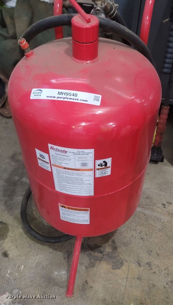 image for item MH9548 2015 Grizzly T27158  sandblaster
