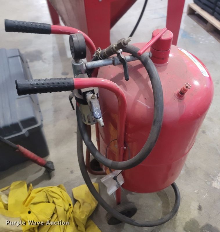 image for item MH9548 2015 Grizzly T27158  sandblaster