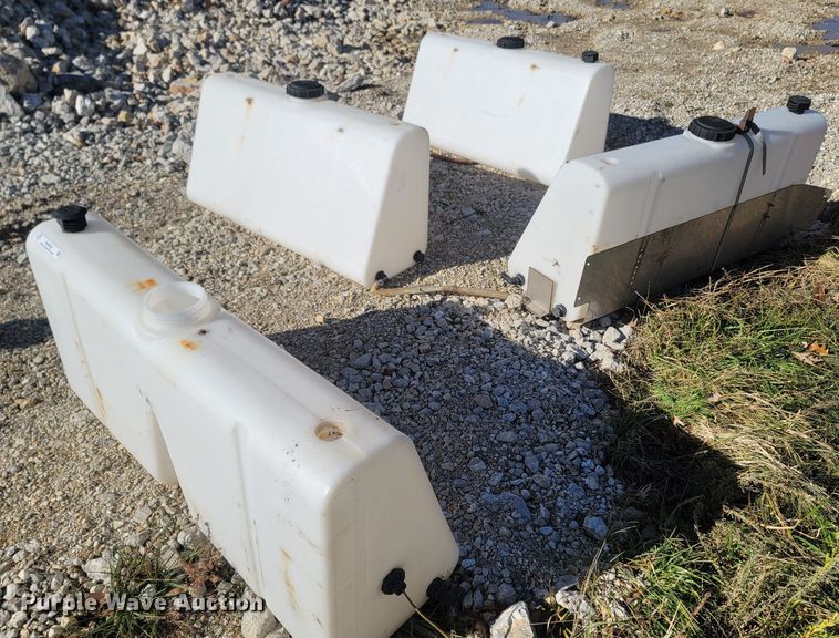 image for item MH9559 (4) poly tanks