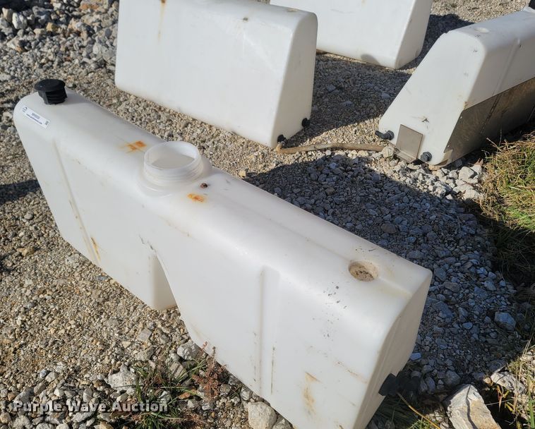 image for item MH9559 (4) poly tanks