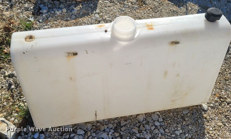 image for item MH9559 (4) poly tanks