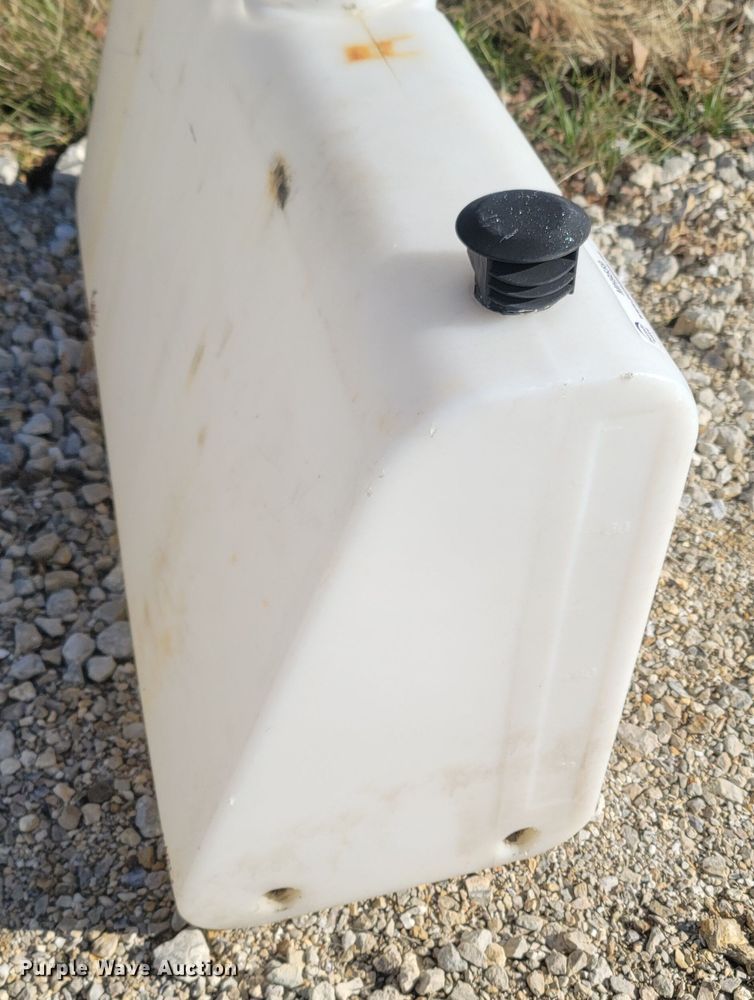 image for item MH9559 (4) poly tanks