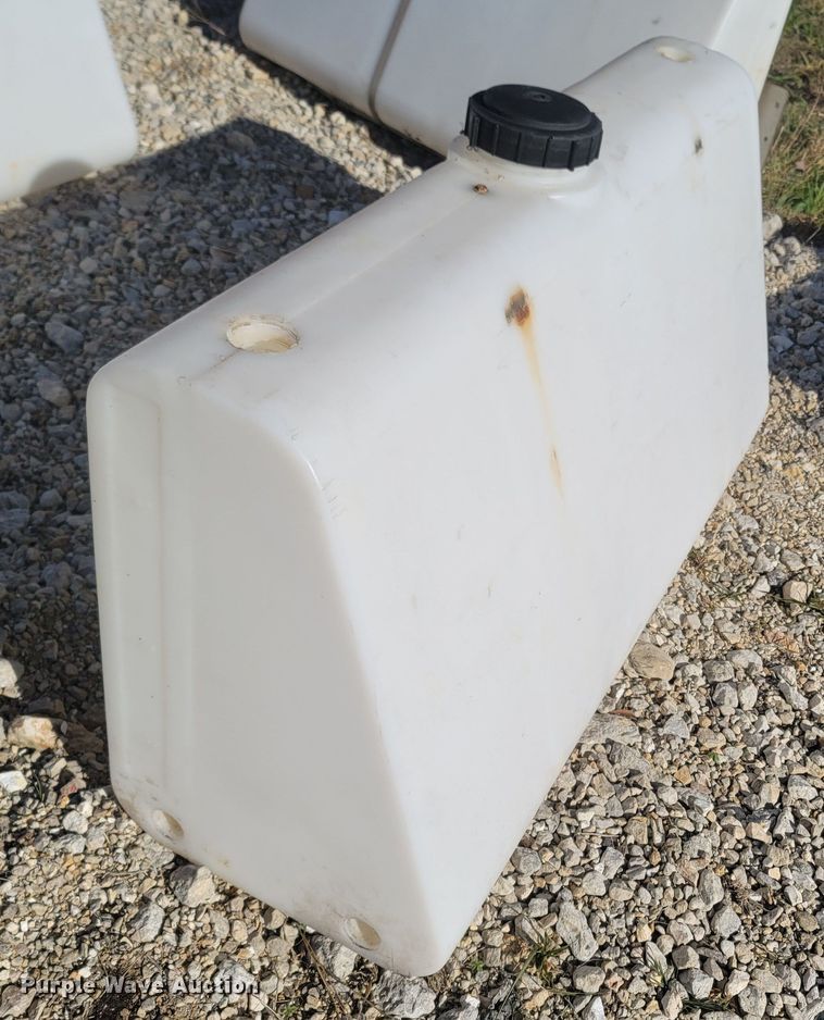 image for item MH9559 (4) poly tanks