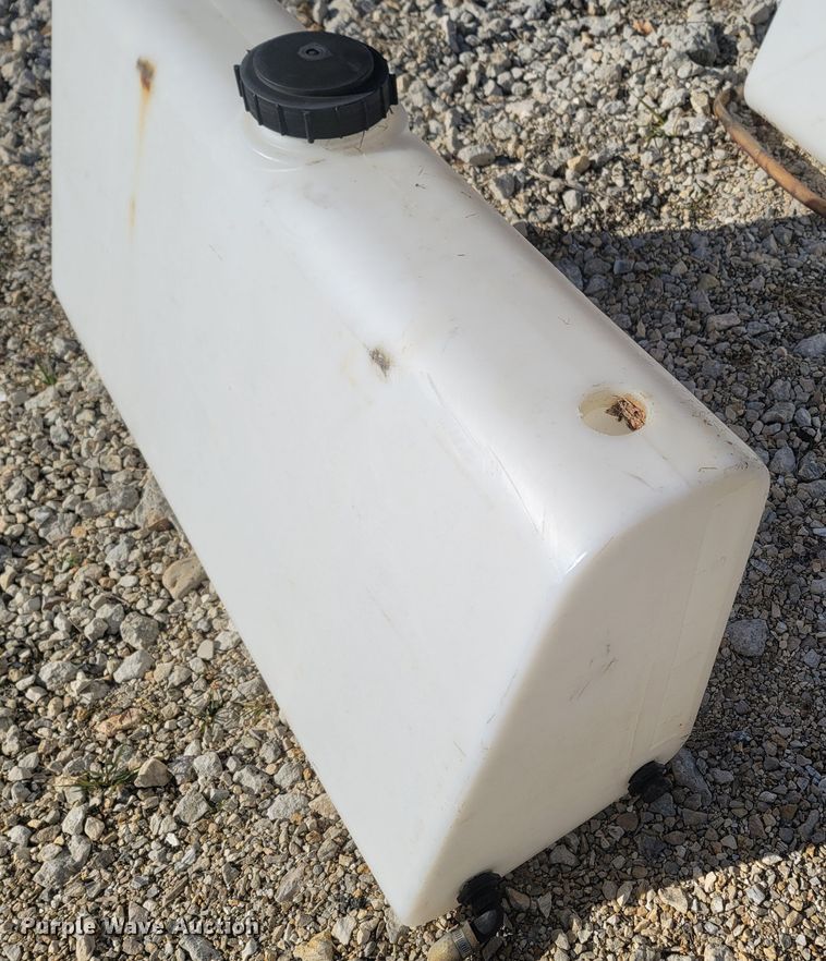 image for item MH9559 (4) poly tanks