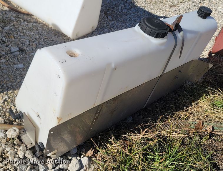 image for item MH9559 (4) poly tanks