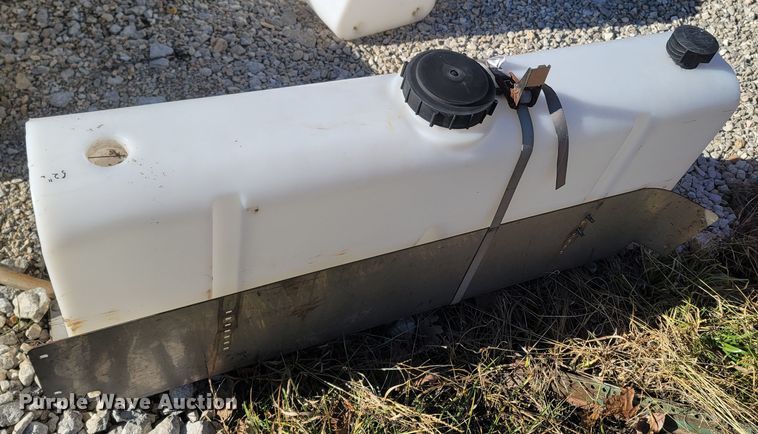 image for item MH9559 (4) poly tanks