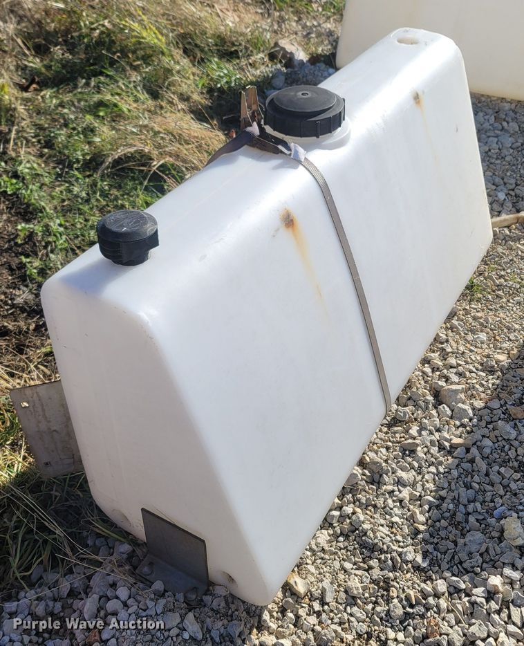 image for item MH9559 (4) poly tanks