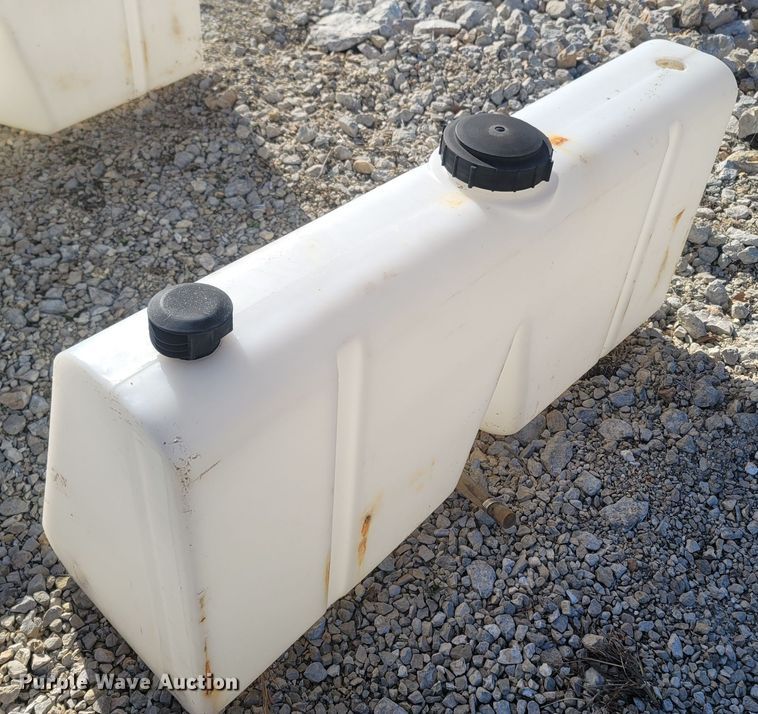 image for item MH9559 (4) poly tanks