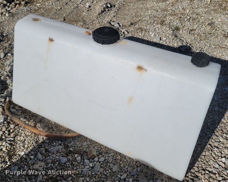 image for item MH9559 (4) poly tanks