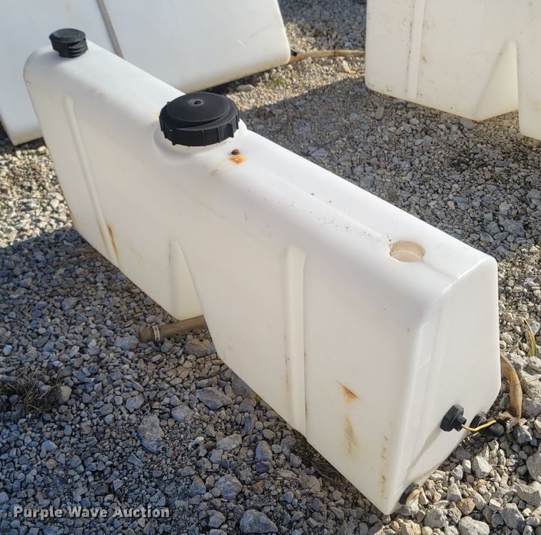 image for item MH9559 (4) poly tanks