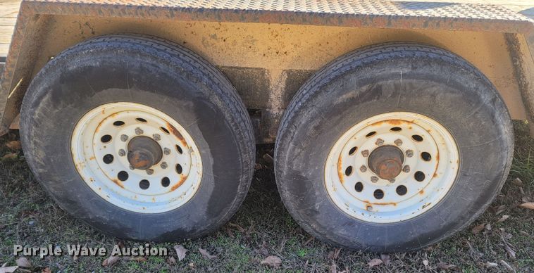 image for item MH9561 2000 Tri-Star  utility trailer