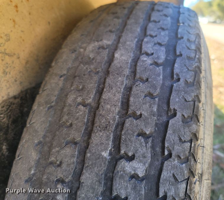 image for item MH9561 2000 Tri-Star  utility trailer