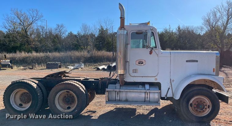 image for item MI9548 1988 Freightliner  semi truck