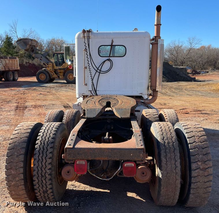 image for item MI9548 1988 Freightliner  semi truck