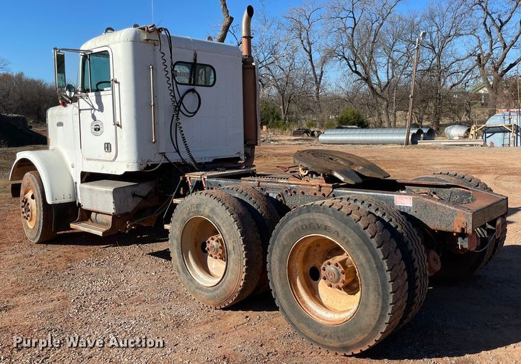 image for item MI9548 1988 Freightliner  semi truck