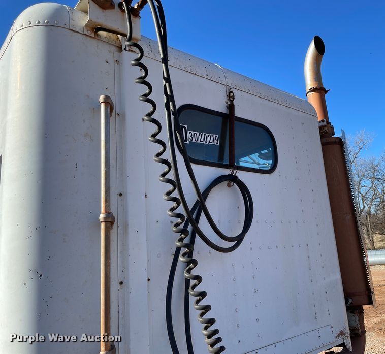 image for item MI9548 1988 Freightliner  semi truck