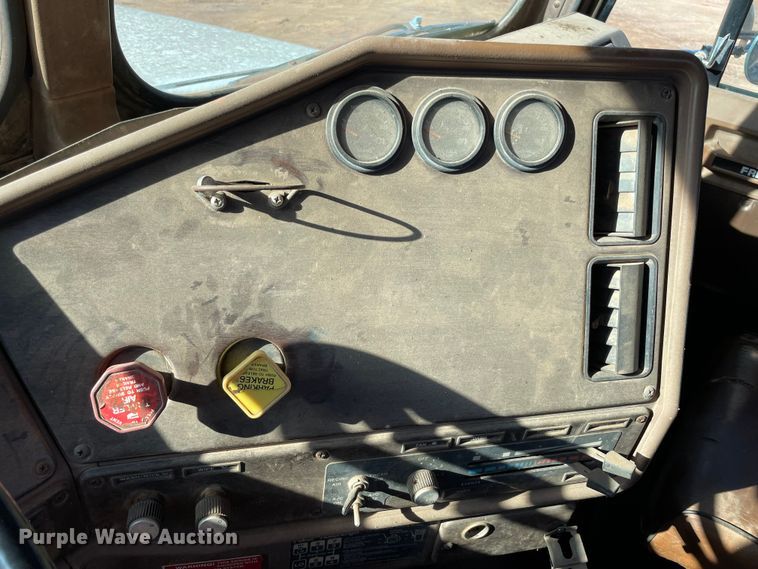 image for item MI9548 1988 Freightliner  semi truck