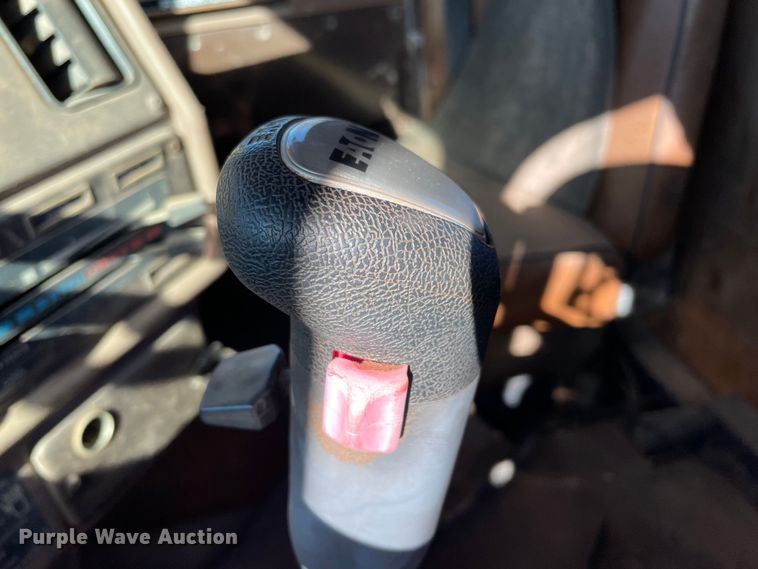 image for item MI9548 1988 Freightliner  semi truck