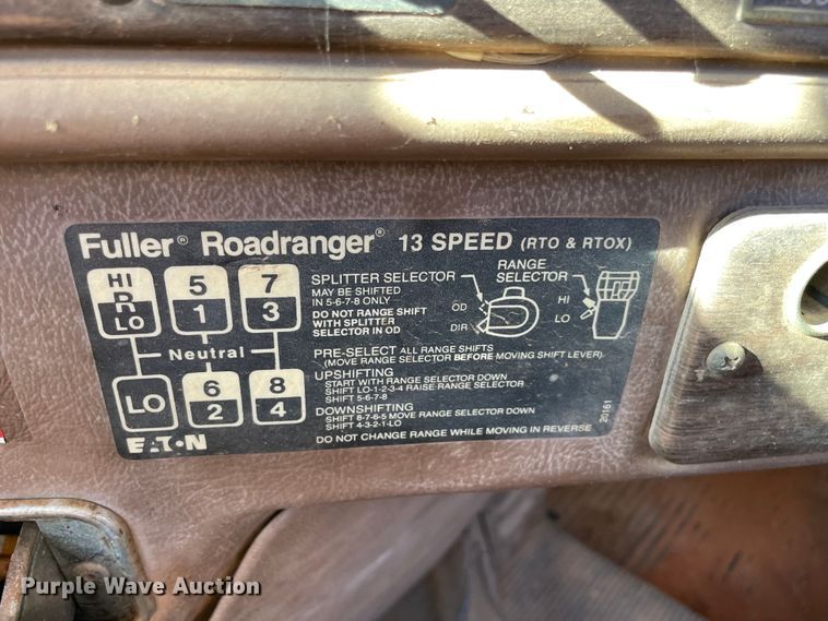 image for item MI9548 1988 Freightliner  semi truck