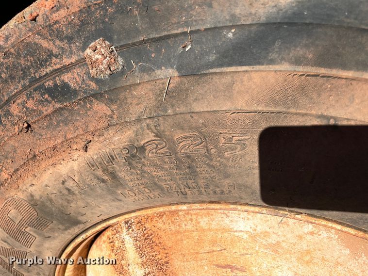 image for item MI9548 1988 Freightliner  semi truck