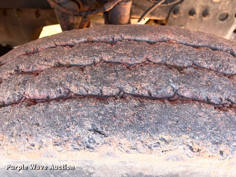 image for item MI9548 1988 Freightliner  semi truck