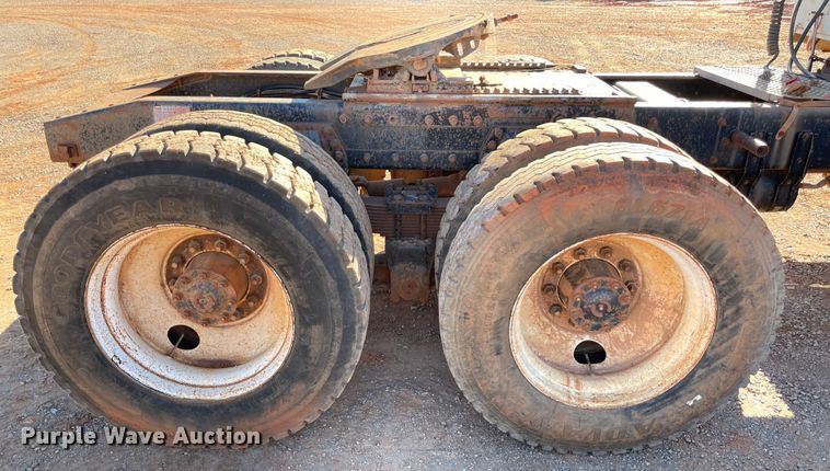 image for item MI9548 1988 Freightliner  semi truck