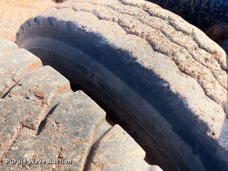 image for item MI9548 1988 Freightliner  semi truck