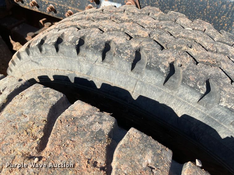 image for item MI9548 1988 Freightliner  semi truck